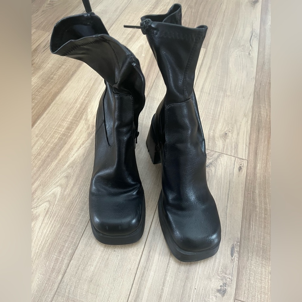 Square toe zip up black boots